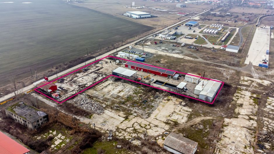 Spații industriale cu panouri fotovoltaice si platformă betonată - Poză 8