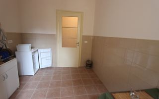 Apartament spatios 3 camere,zona medicina cu garaj si boxa - Poză 10