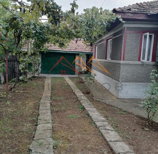 Casa rustica 3 camere, 4000 mp teren, cabana din lemn, pomi fructiferi - Poză 4