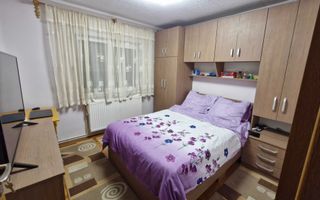 Vând apartament 3 camare - Poză 1