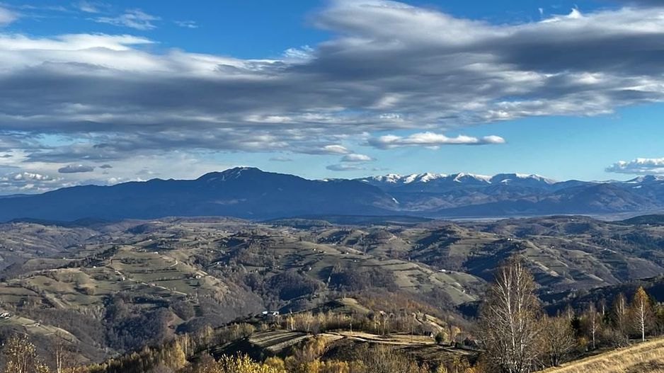 Teren extravilan 2ha, priveliste panoramica spre munti /Poiana Marului - Poză 1