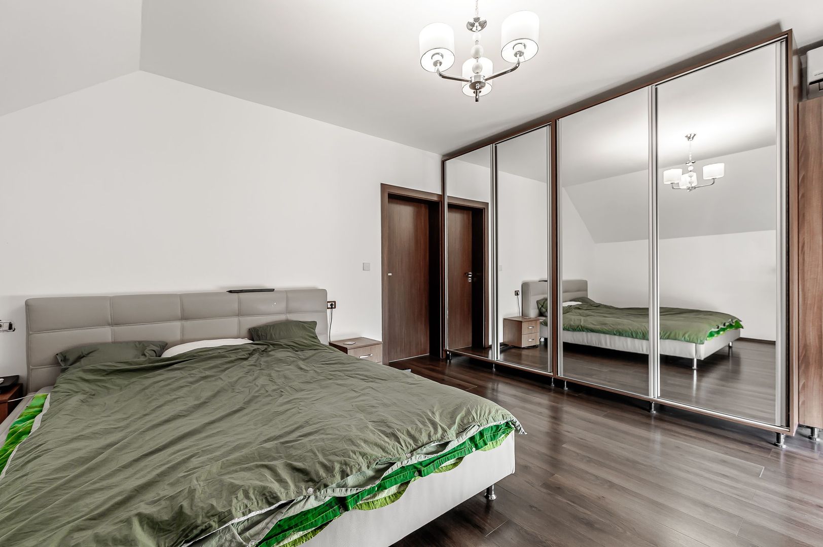 Vilă nouă independentă energetic și 1117 mp teren - Poză 11