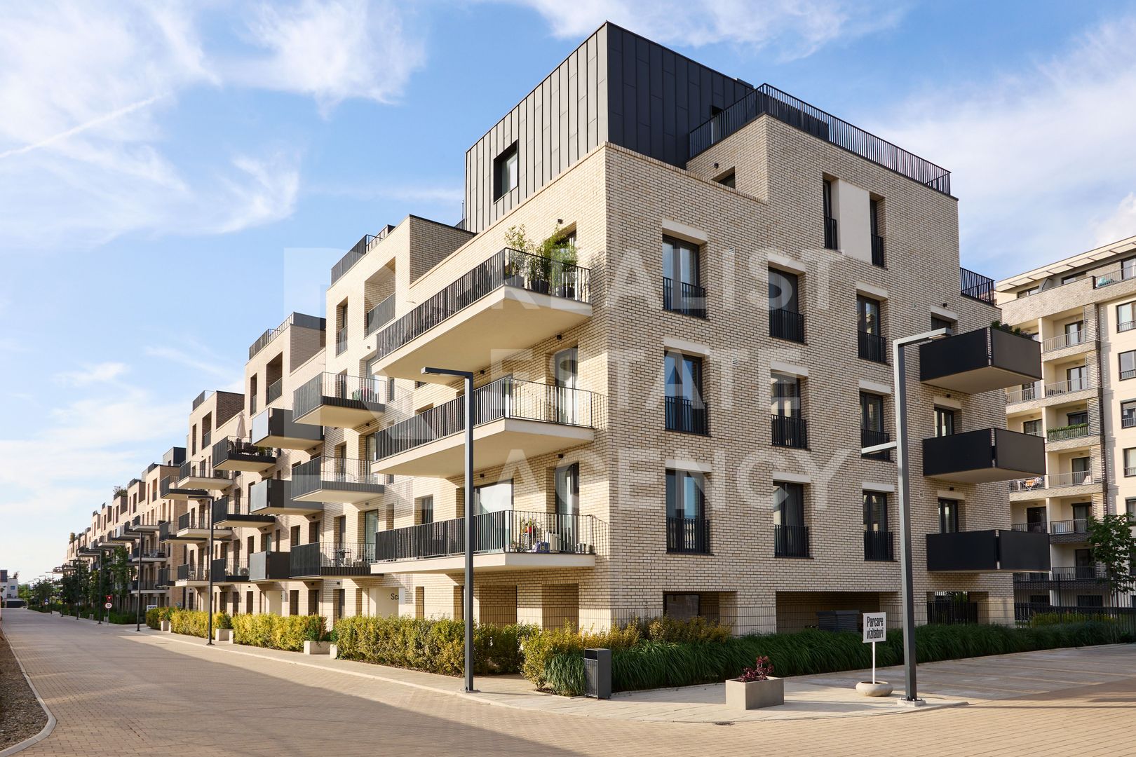 Vânzare, apartament cu 3 camere, rond OMV - Poză 1