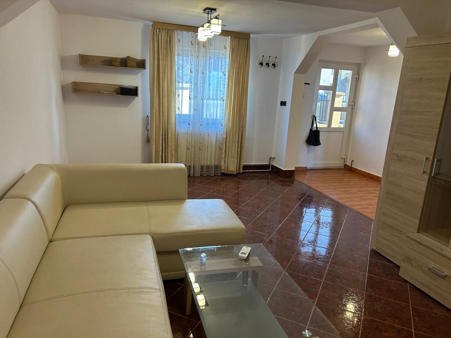Casă individuală + teren 500 mp - Poză 3
