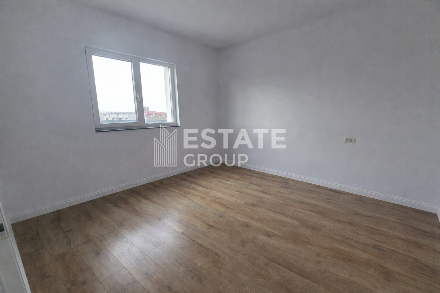 Duplex cu 5 camere despartit prin garaj in Giarmata - Poză 4