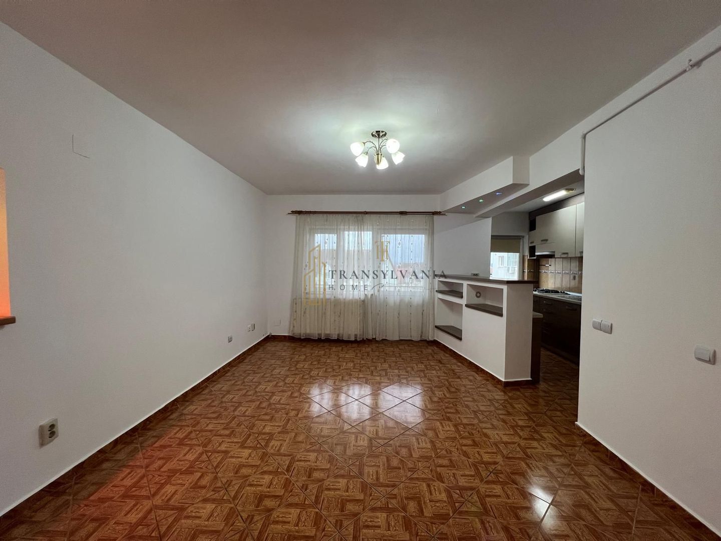 Apartament 4 camere, zona linistita - Poză 3