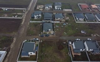 Terenul perfect in comuna Berceni! 371mp cu utilitati - Poză 2