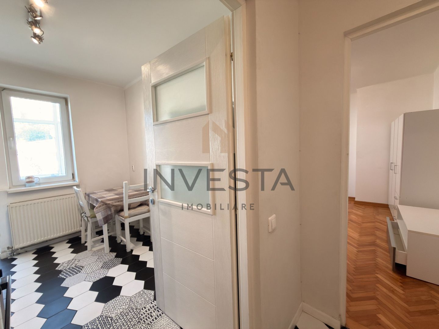 Apartament cu 2 camere, etaj intermediar, Centru, pe strada Traian! - Poză 9