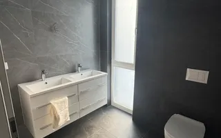 Duplex despărțit prin perete dublu/ Garaj - Poză 17