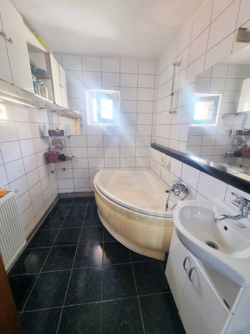 Apartament 3 camere 73 mp utili cu balcon si boxa zona Terezian - Poză 6