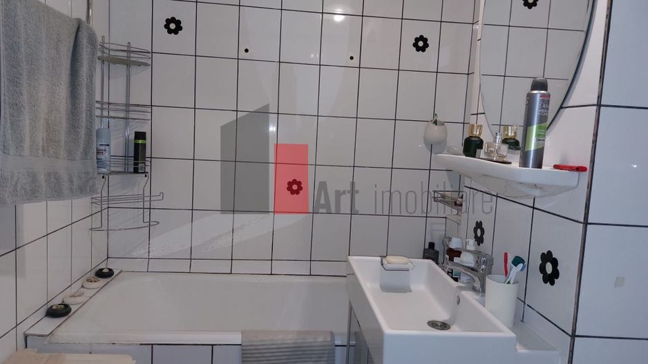 Apartamentul "ETROIT" , intimitate si confort, bloc reabilitat termic - Poză 25