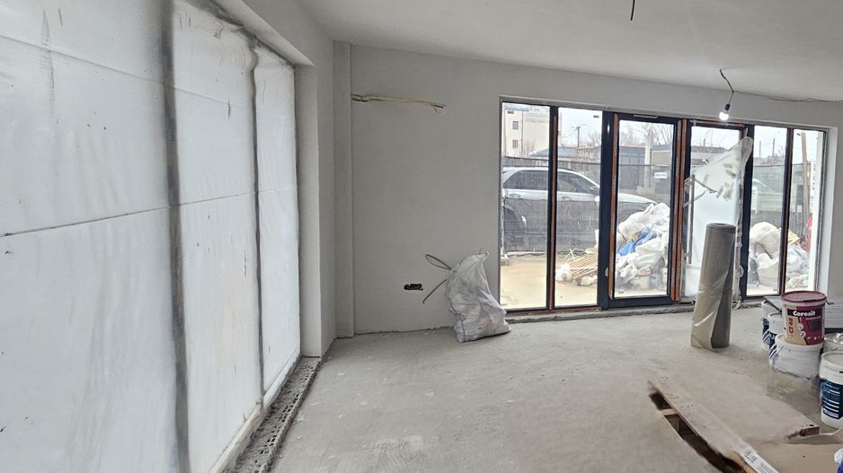 Spatiu comercial stradal + 4 locuri de parcare - Poză 4