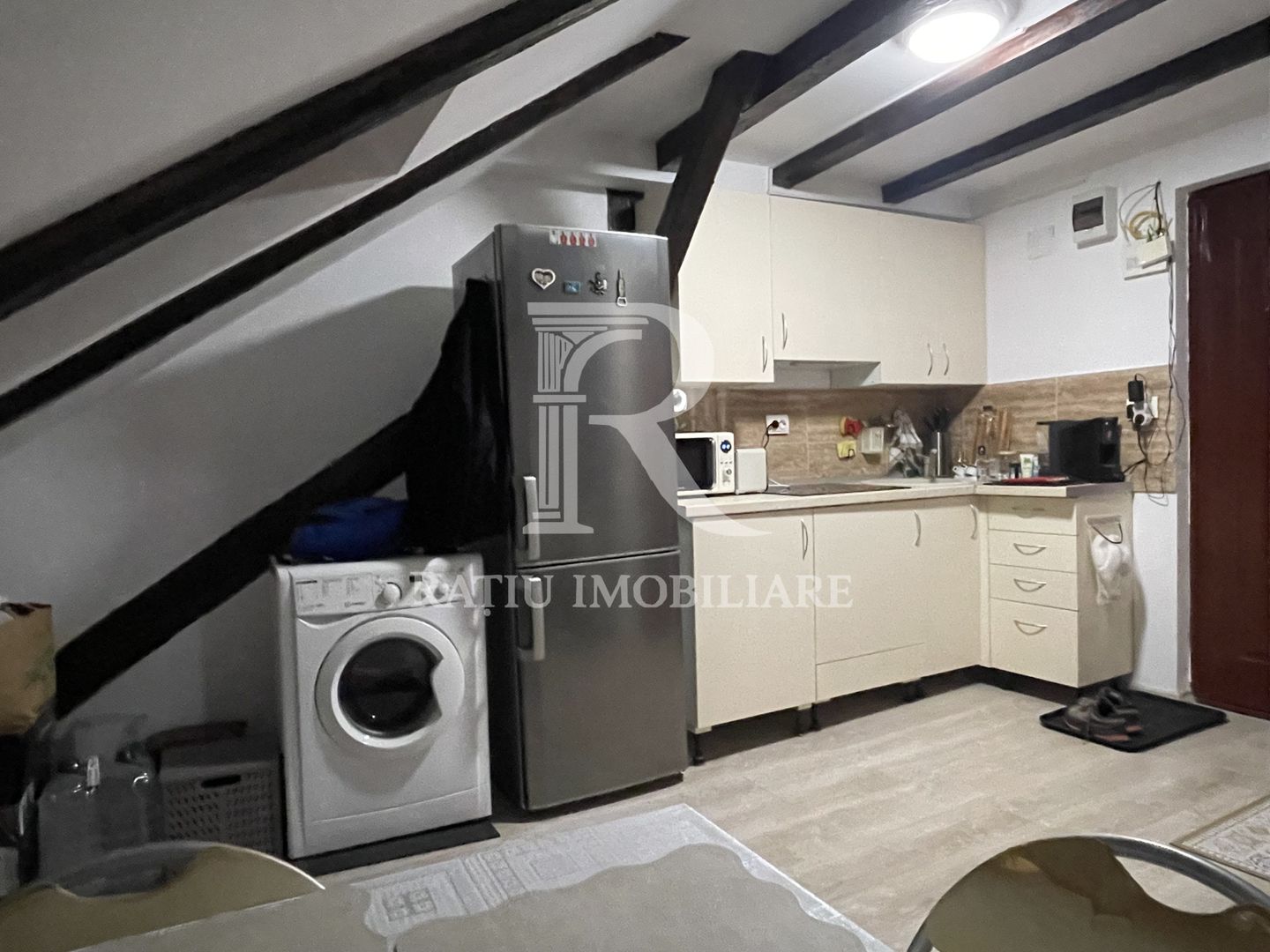 Apartament cu 1 camera | Mansarda | Central | Oradea - Poză 9