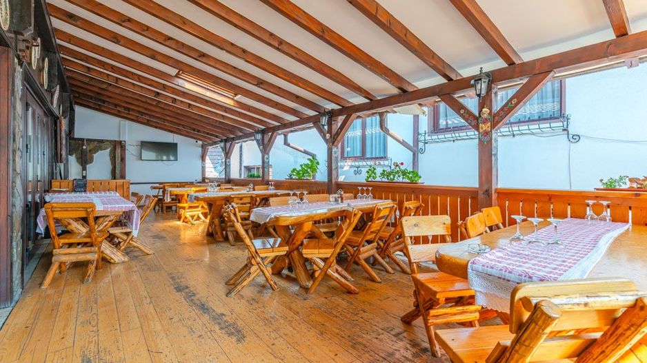 Pensiune Rosenau de vânzare - Afacere la cheie lângă Cetatea Râșnov - Poză 11