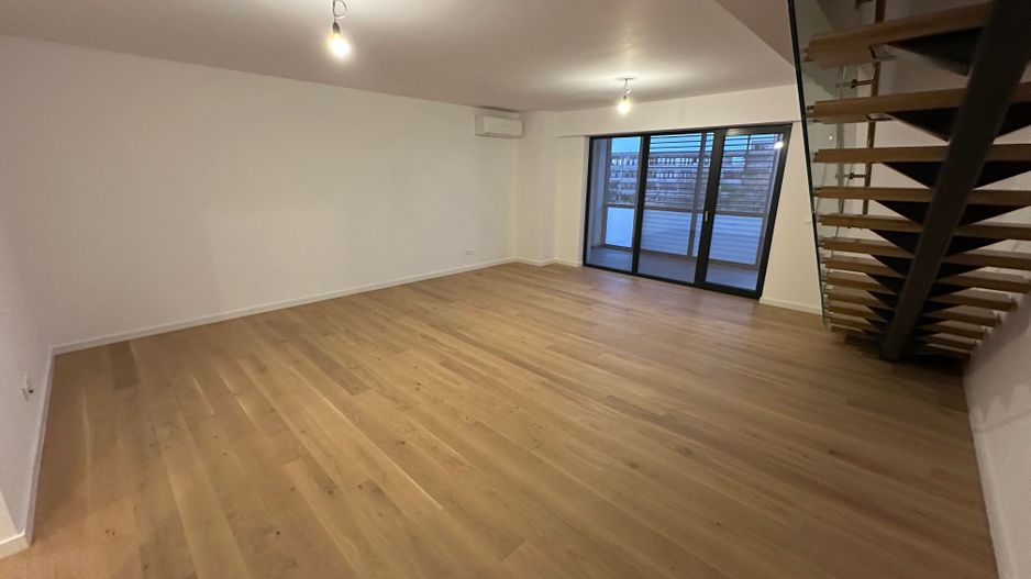 Apartament deosebit pe 2 etaje - Poză 1