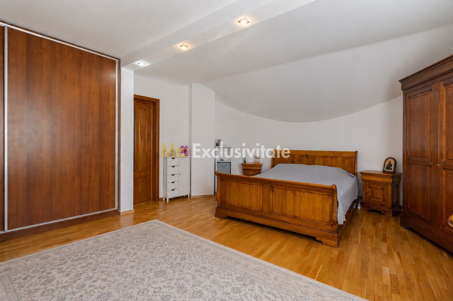 Vilă individuală cu 5 camere, piscină și curte generoasă | Mogoșoaia - Poză 17