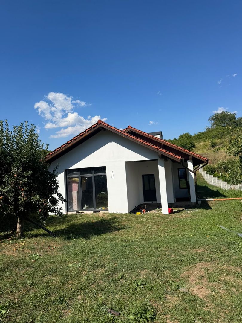 Casa de Vânzare zona Schit - Poză 1