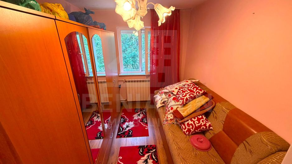 Apartament cu 3 camere - Craiovita Noua - etaj intermediar - Poză 4