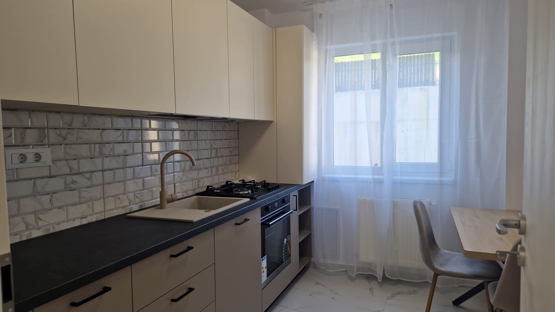 Apartament 2 camere Dec NOU 50 mp Bucium Visan 400 euro - Poză 6
