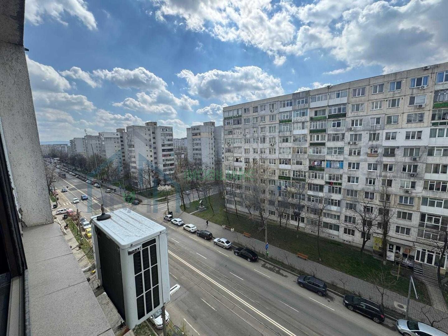 Apartament 3 camere, cartierul Alexandru cel Bun, etaj intermediar, vedere bulevard - Poză 1