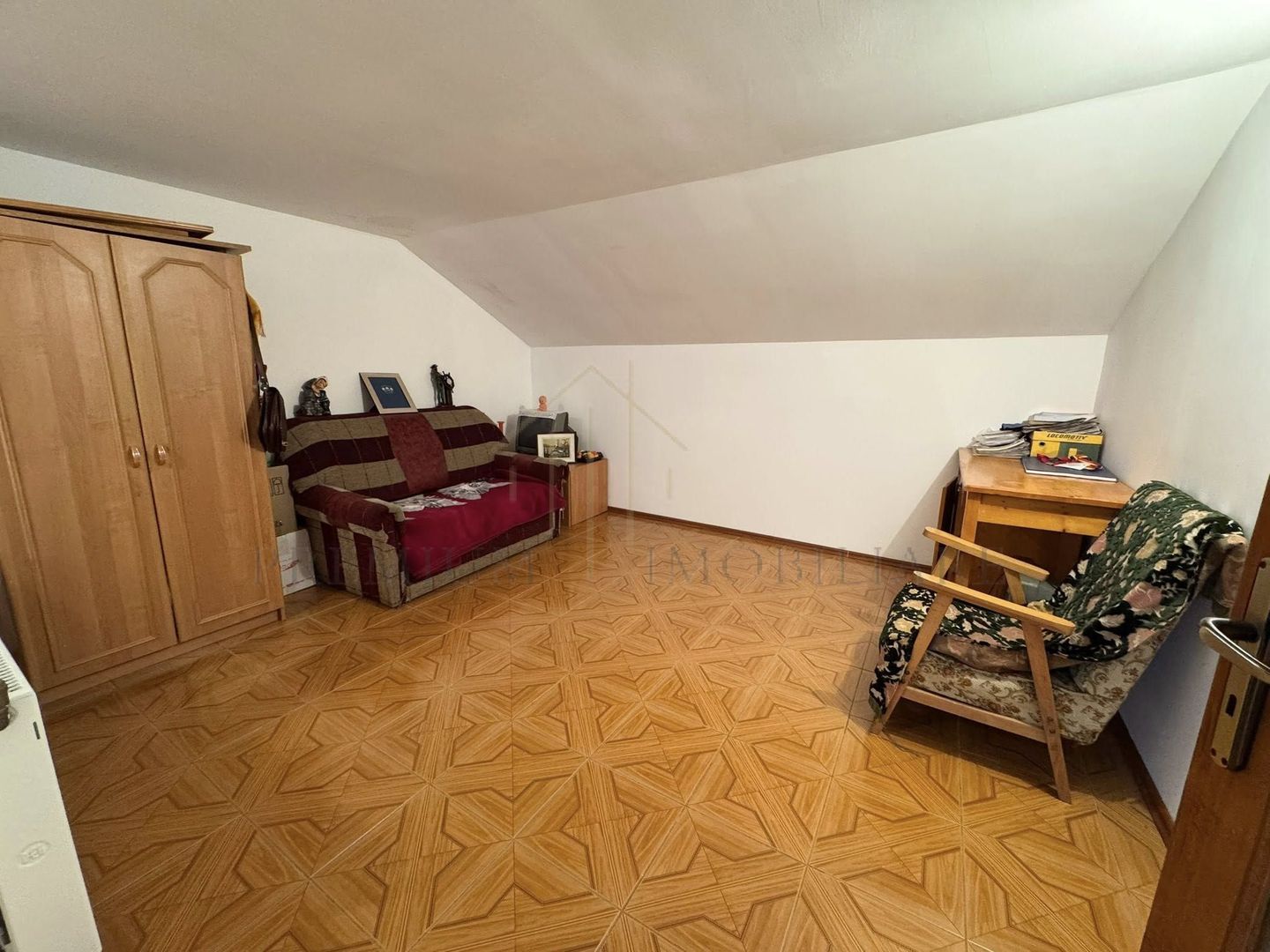 Casa + Spațiu comercial de vânzare în Onesti - Poză 9