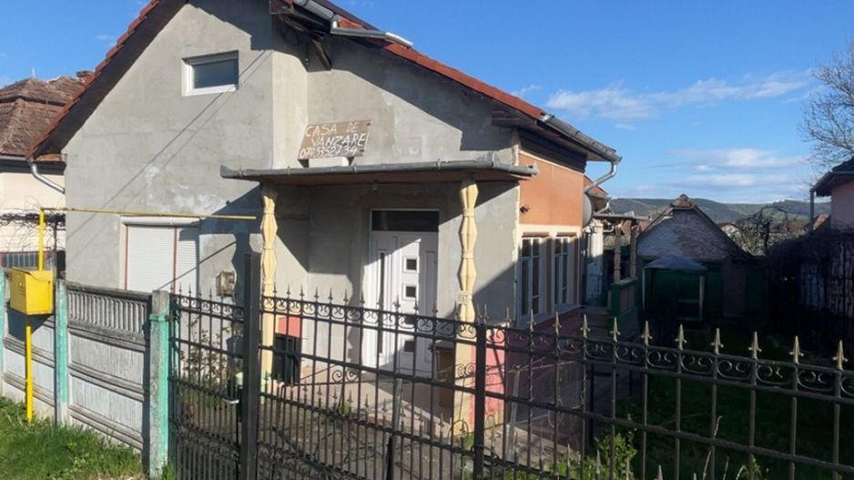 Casă de vanzare in unirea - Poză 1