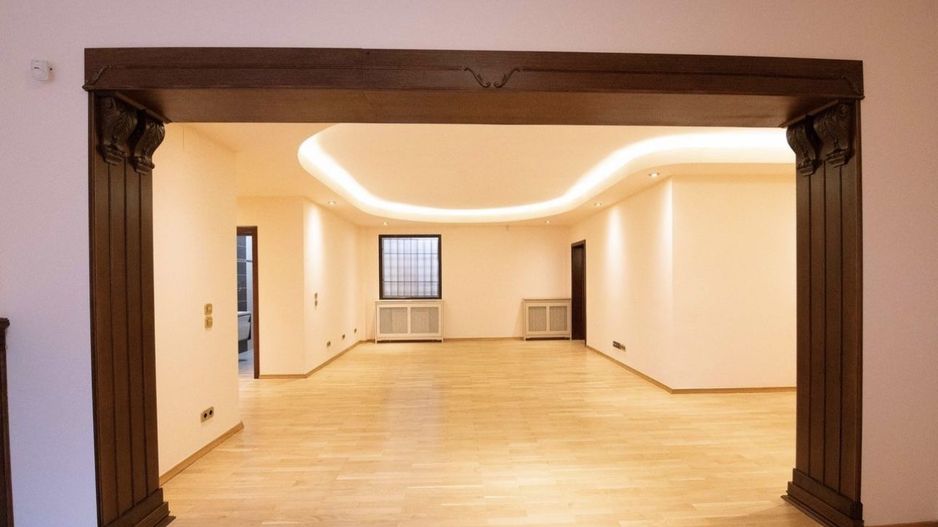 Vânzare vilă 22 camere, 883mp | Piscină privată - Poză 4