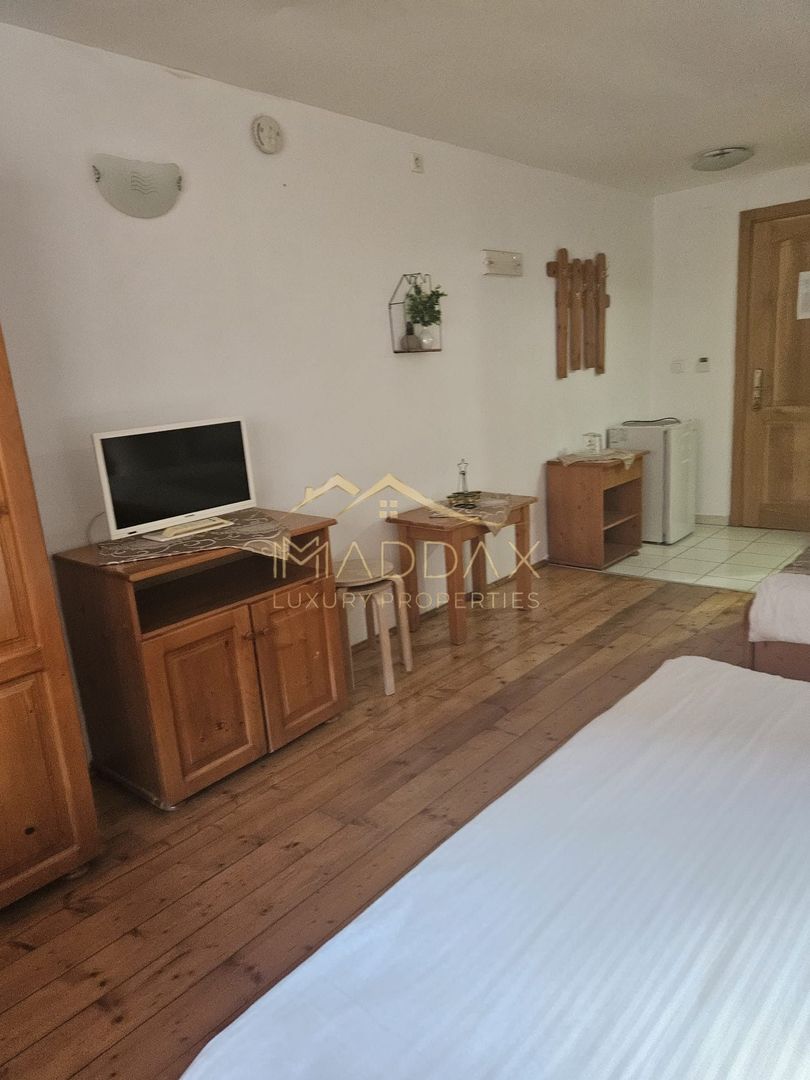 Pensiune 10 camere cu restaurant // Moieciu de Jos - Poză 32