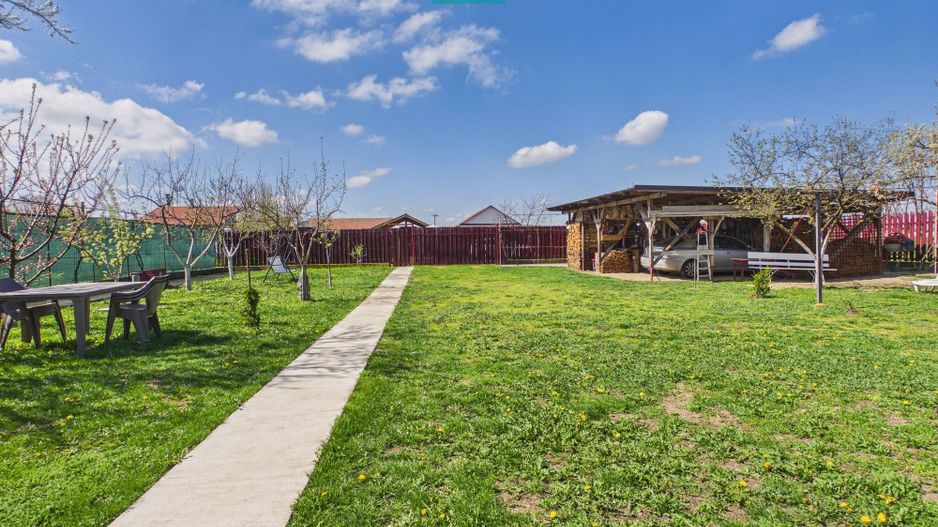 Casă cu 7 camere și teren generos în Șofronea - Poză 19