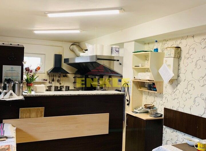 De vanzare Spatiu Comercial cu preluare afacere + Apartament 3 camere. 130.000 Euro Negociabil - Poză 12
