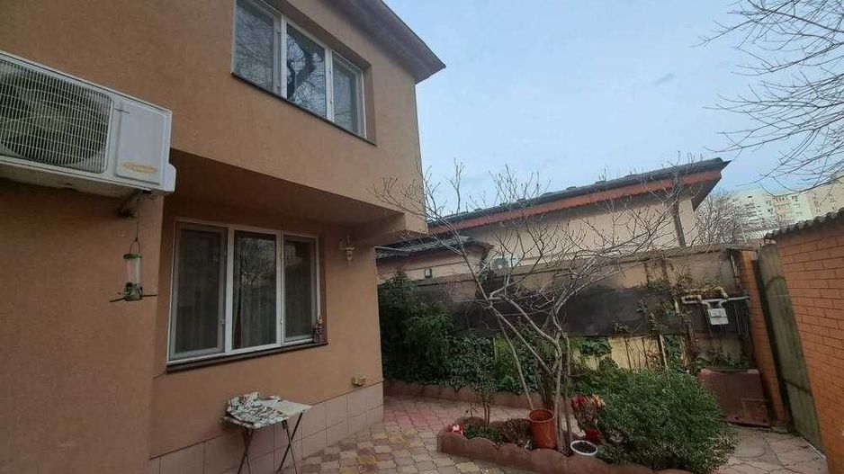 Vila, 2005,  3 camere, 2 bai in Piata Muncii - Poză 2