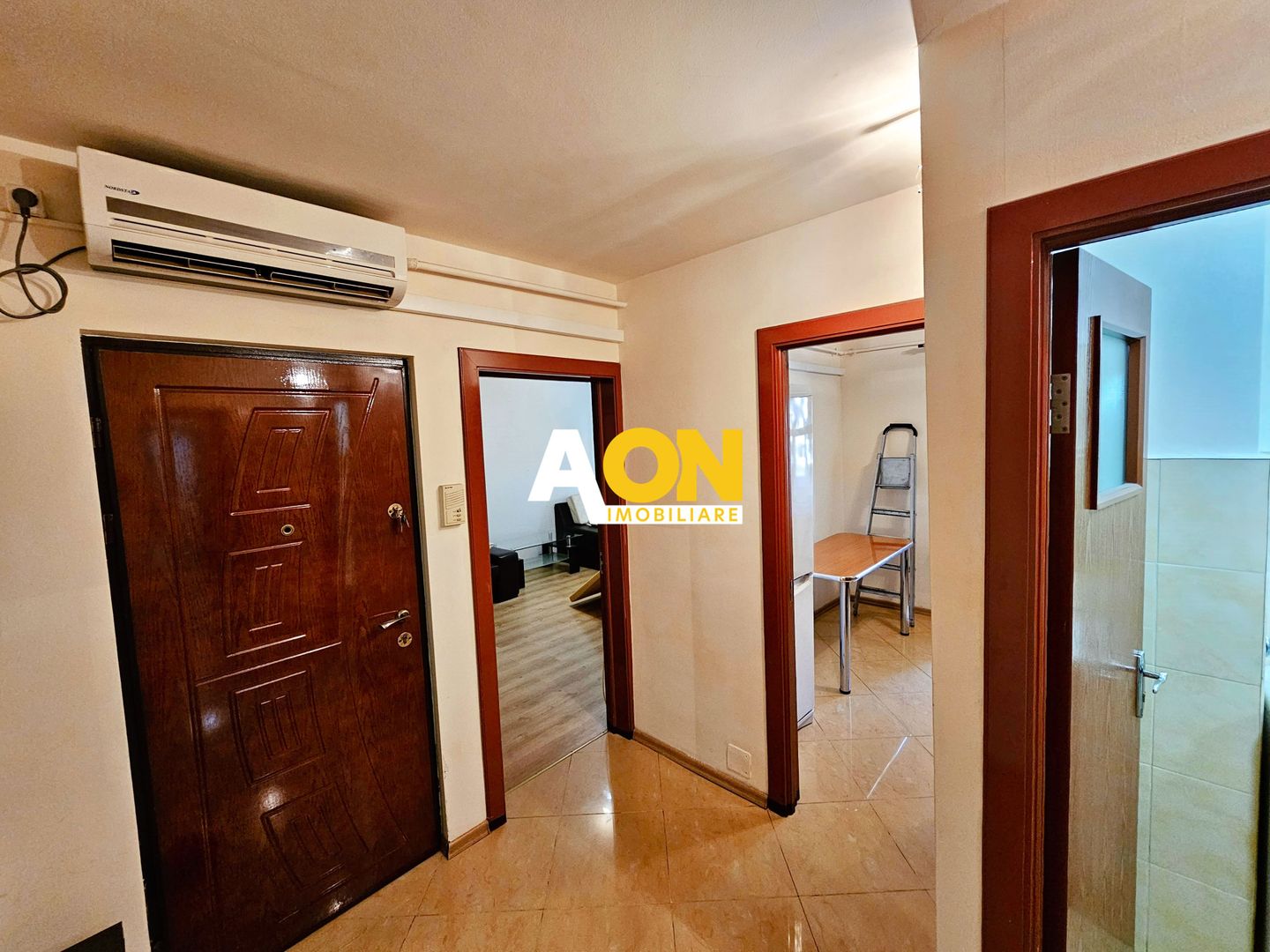 Apartament 3 camere, 2 bai, etaj1, Cetate, zona Kaufland - Poză 1