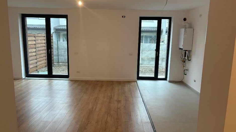 Vila moderna spatioasa - Poză 12