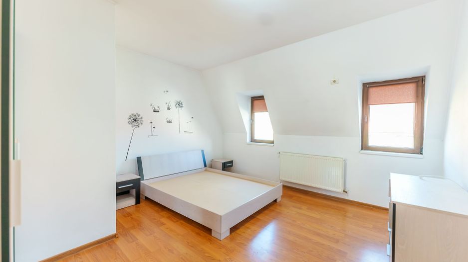 Apartament spațios, cu potențial multiplu, central - Poză 6