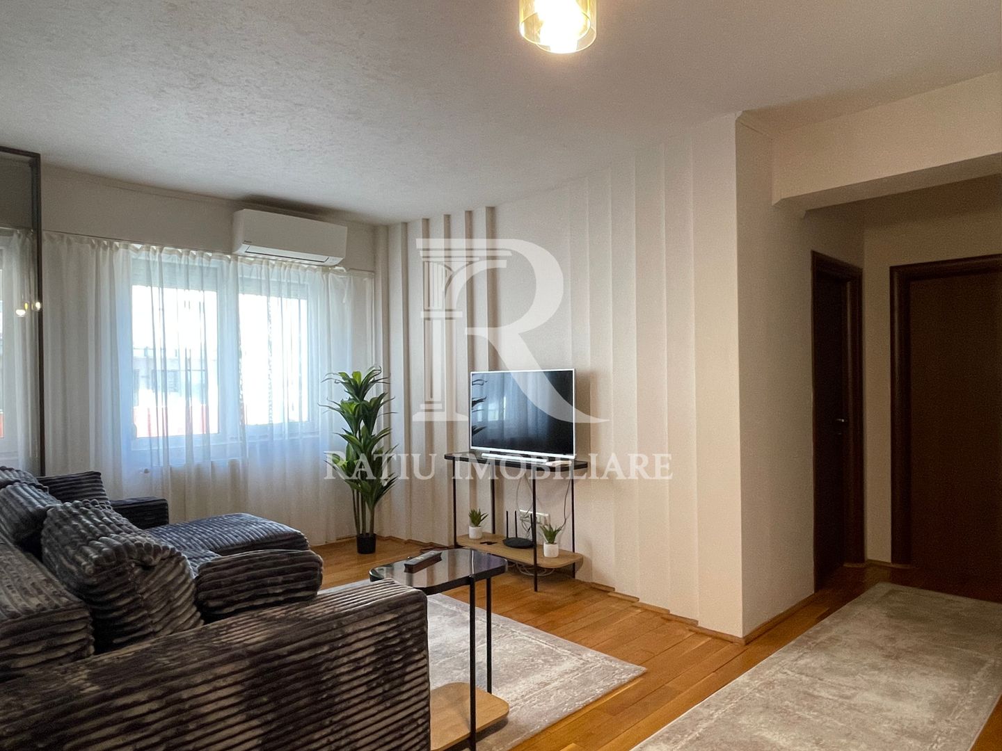 Apartament cu 3 camere | 2 Parcări Subterane | Nufărul | Oradea - Poză 1