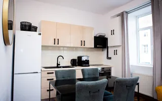 Apartament 3 camere | Curte | Modern | Renovat | Central - Poză 12
