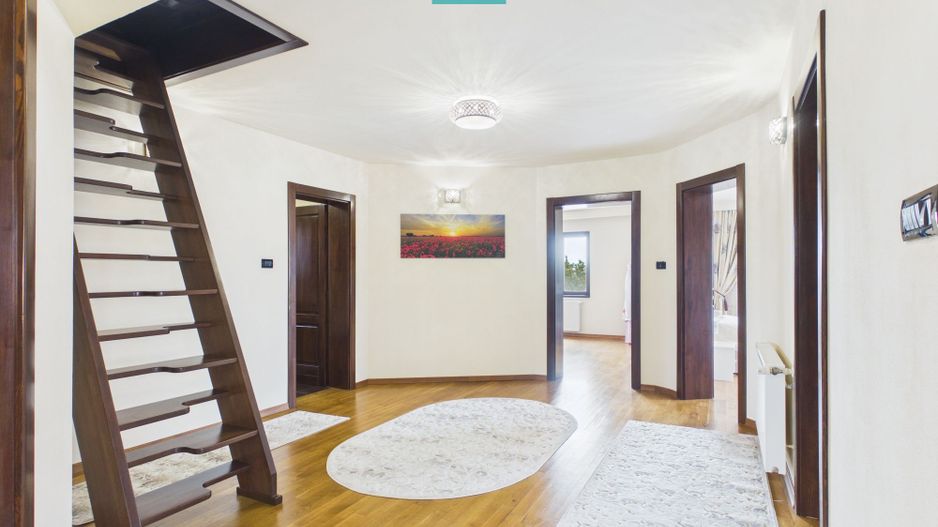 Vilă cu 7 camere de vânzare în zona Central - Poză 49