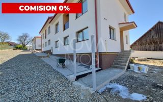 Casa tip duplex, la alb - Sura Mica - COMISION 0 - Poză 1