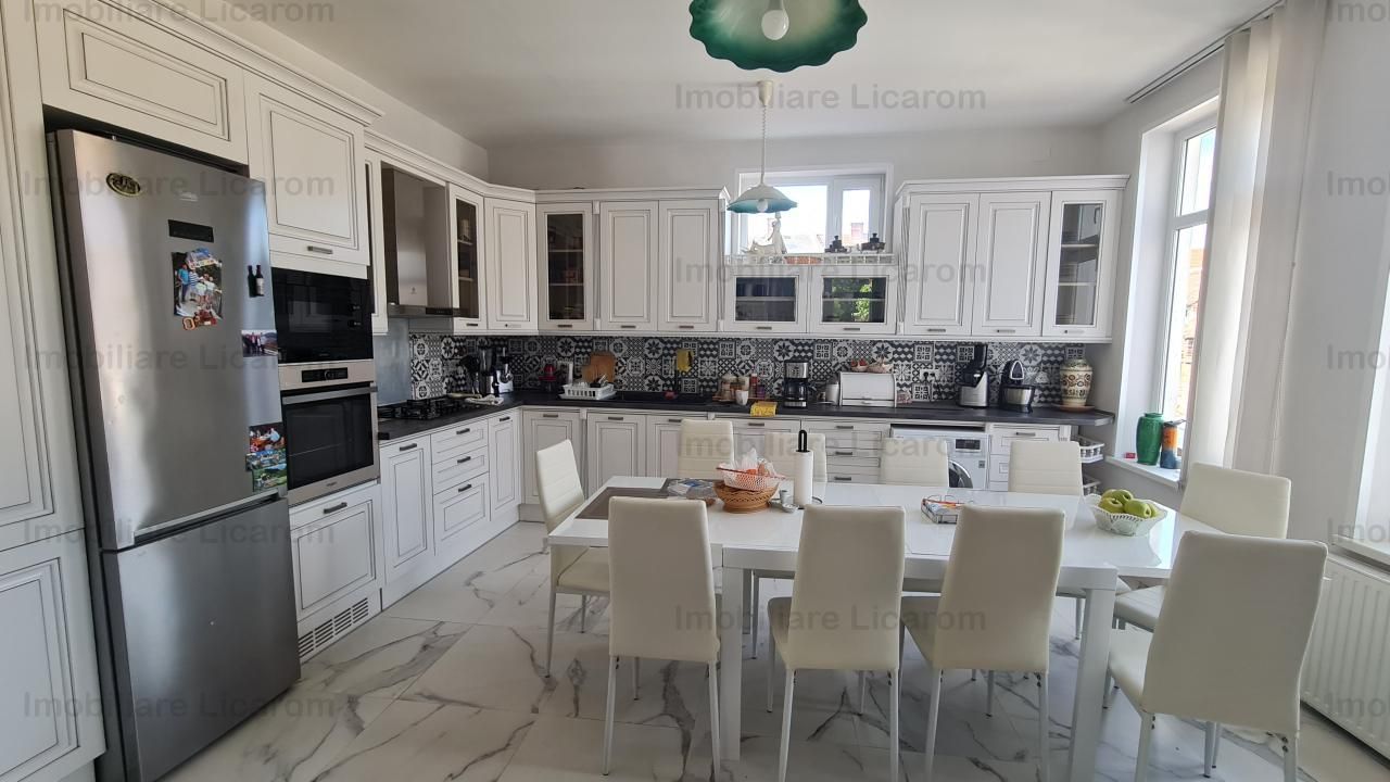 Apartament 3 camere la casa Centru Istoric utilat,mobilat 265000Eur - Poză 2