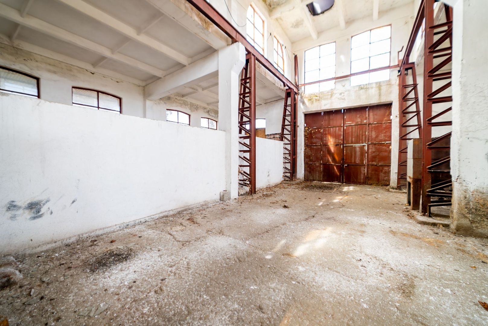 Hală spațioasă în Lipova oportunitate investiție - Poză 5