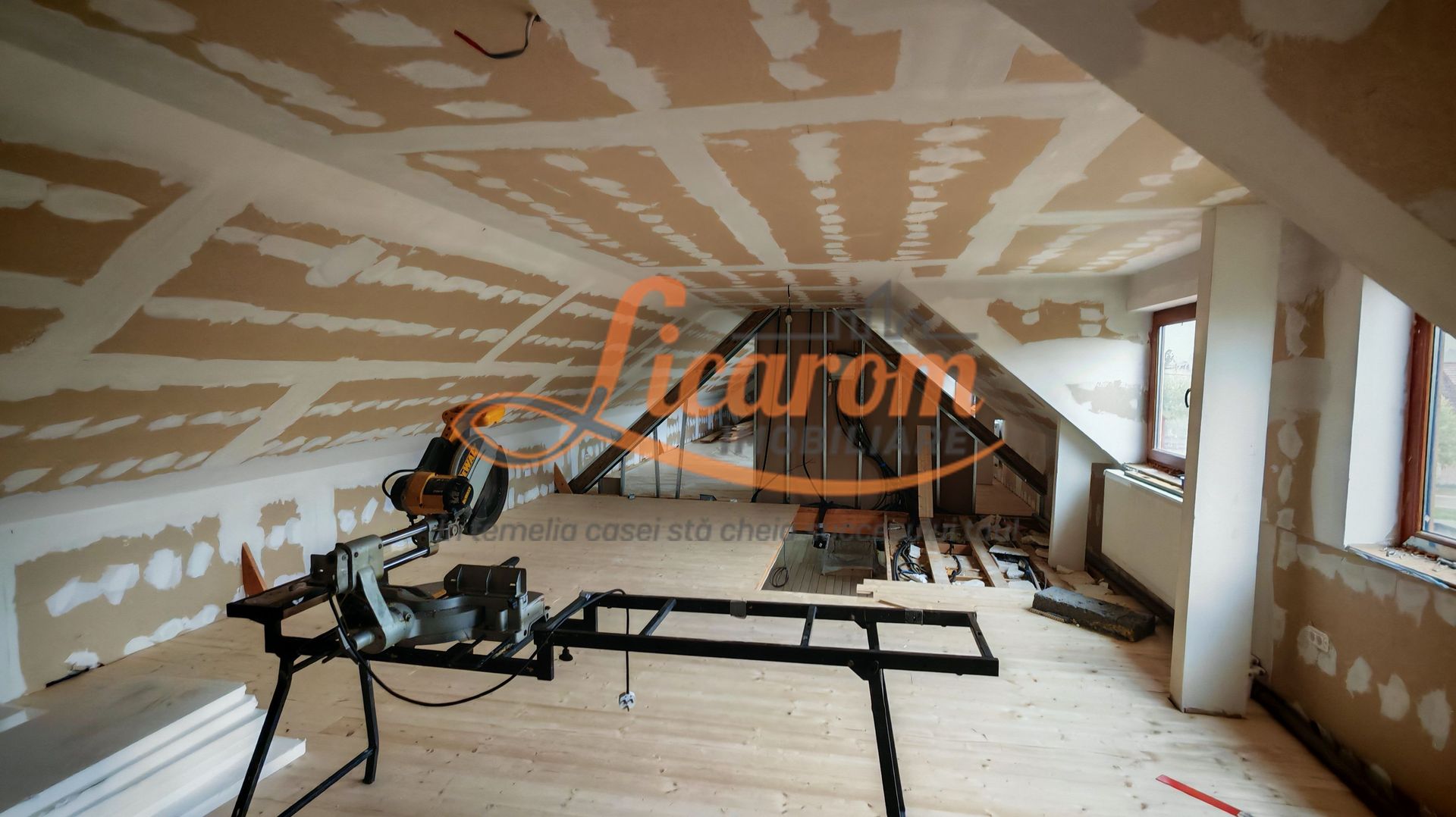 CASA SASEASCA comuna VULCAN,zona foarte buna,teren 3000 mp - Poză 26