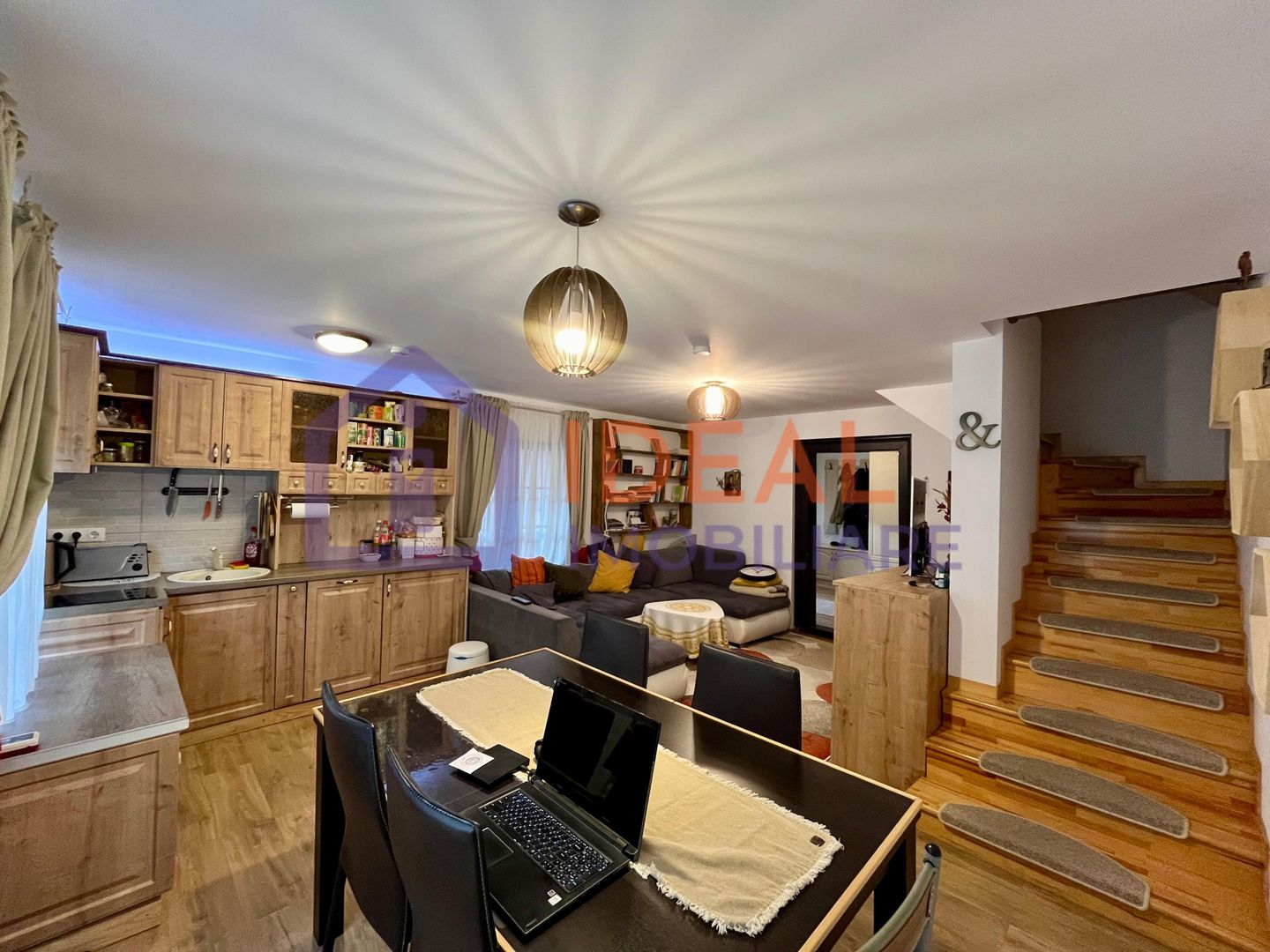 Casă individuală cu 5 camere și curte proprie - în Cisnădioara - Poză 5