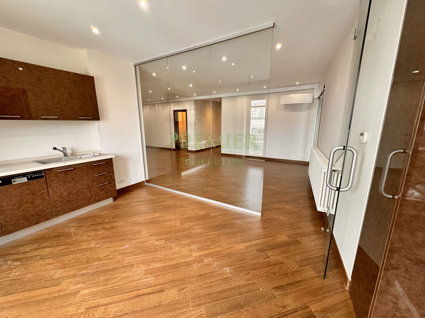 APARTAMENT DE 3 CAMERE DE VANZARE IN BLOC SOLID | DOROBANTI | R.BELLER | - Poză 9