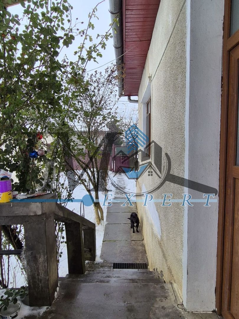 Casa ,curte și gradina.Teren cu 2700 mp. - Poză 10