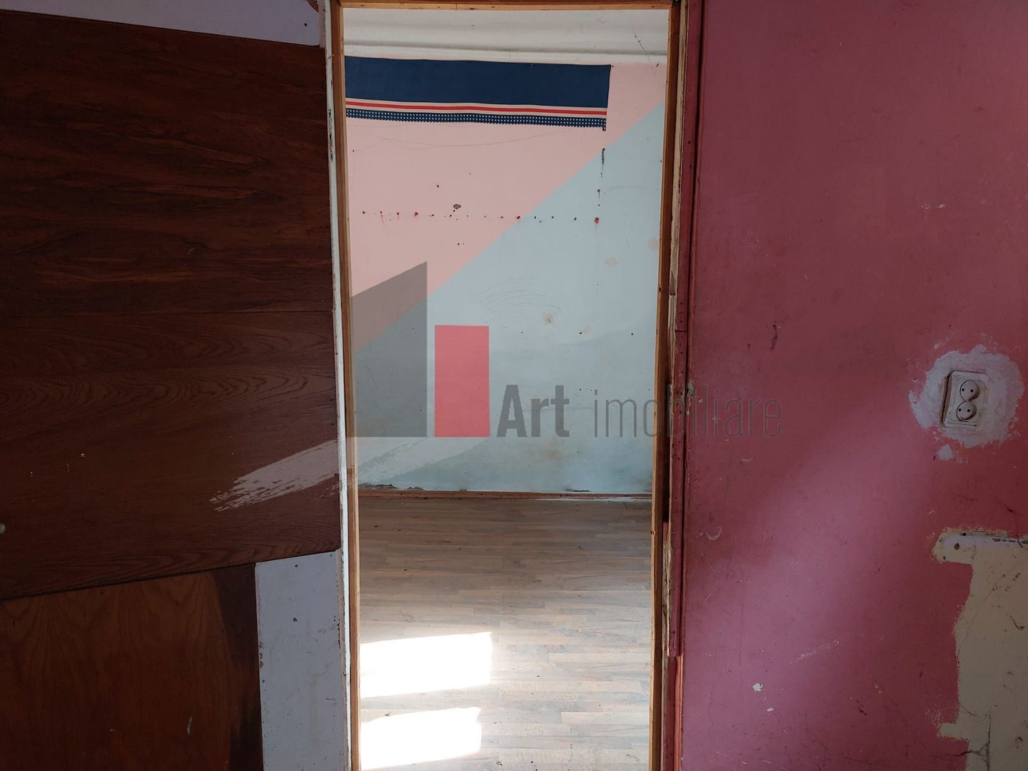 Casa "SARRERA" singur curte, multiple posibilitati, birou/comercial/rezidential - Poză 3