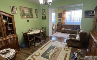 Casă individuală cu etaj,  Gruia, zonă liniștită, aproape de Centru. - Poză 1