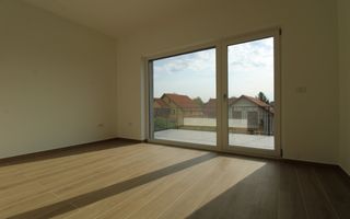 Casa zona Lunei, 5 camere + 3 bai, centrala proprie, rezidential sau birouri ! - Poză 24