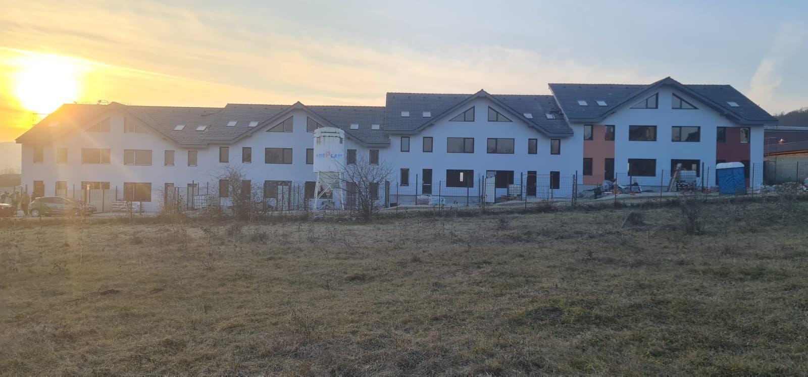 Casa de vânzare tip înșiruita la intrare in Cristian - Poză 3