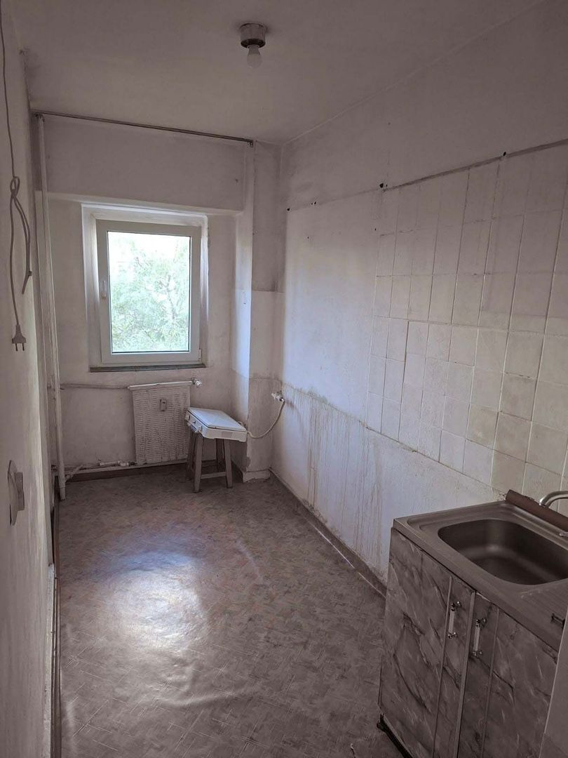 Vanzare Garsoniera spatioasa in Titan, 42mp, 10 min metrou, bloc 1986 - Poză 3