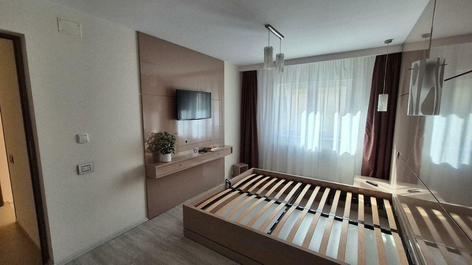 Central, 4 camere renovate, liber la vanzare, loc parcare concesionat - Poză 1